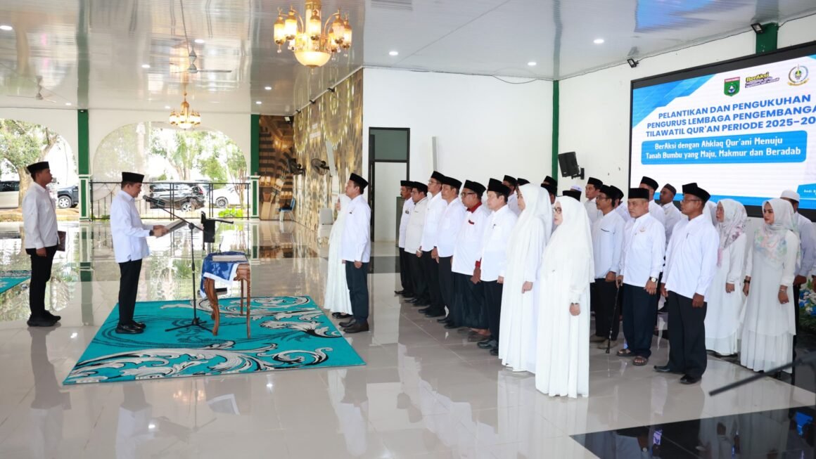 Bupati Andi Rudi Latif Kukuhkan Pengurus LPTQ Tanah Bumbu Periode 2025–2030