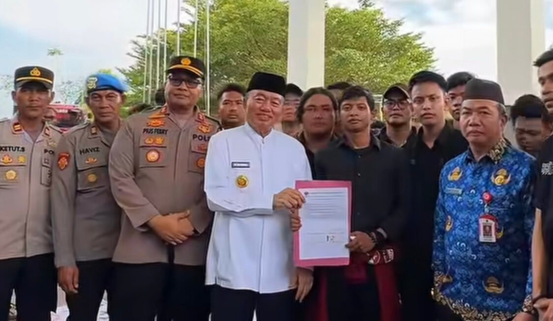 Demo BEM se-Kalsel, Gubernur Muhidin Teken Komitmen Perbaikan Pendidikan