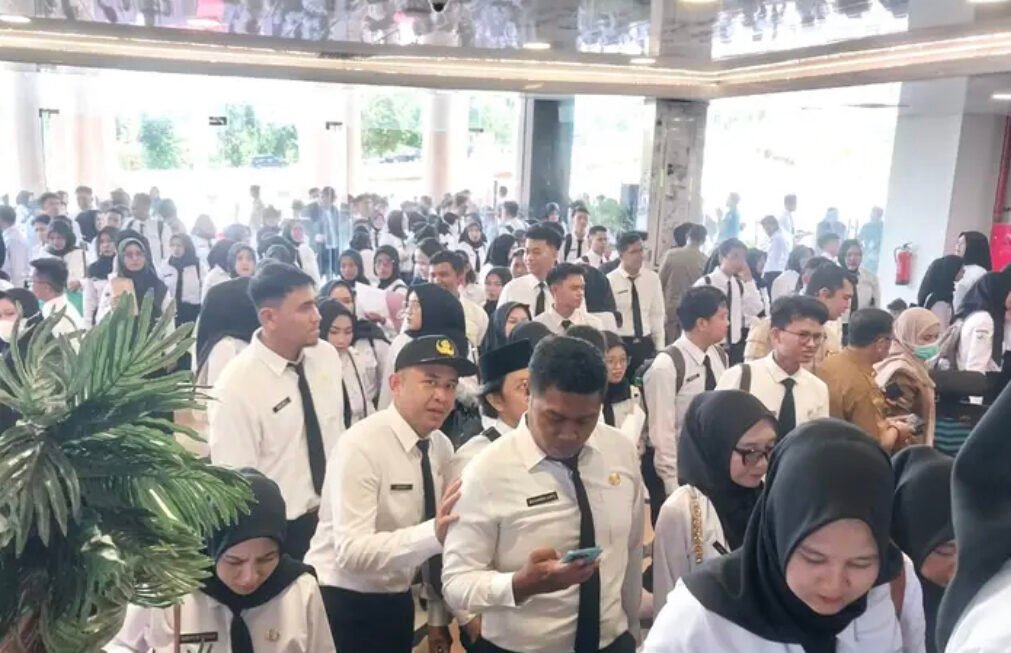Tiga Bulan Menjabat, Ribuan CPNS dan PPPK Resmi Terima SK Pengangkatan dari Bupati Kotabaru