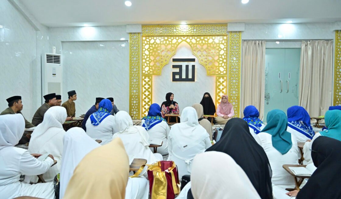 Fatmawati Rusdi Hidupkan Kembali Taklim Rutin di Rujab Wagub Sulsel