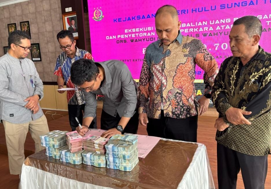 Eksekusi Terpidana Korupsi di HST, Kejari Sita dan Kembalikan Uang Negara Rp405 Juta Lebih