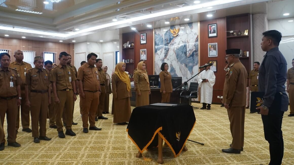 Bupati H. Muhammad Rusli Lantik Pejabat Baru, 12 Administrator dan 9 Pengawas Siap Perkuat Kinerja Pemkab Kotabaru