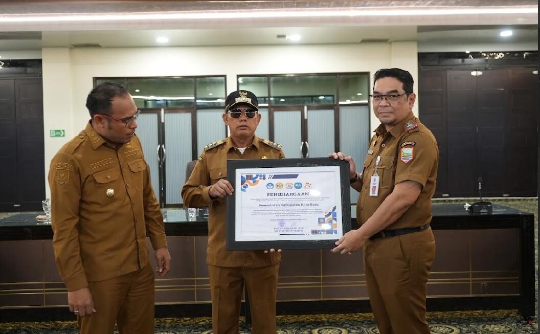 Wujudkan “Kotabaru Cerdas”, Pemkab Kotabaru Raih Penghargaan dari ULM
