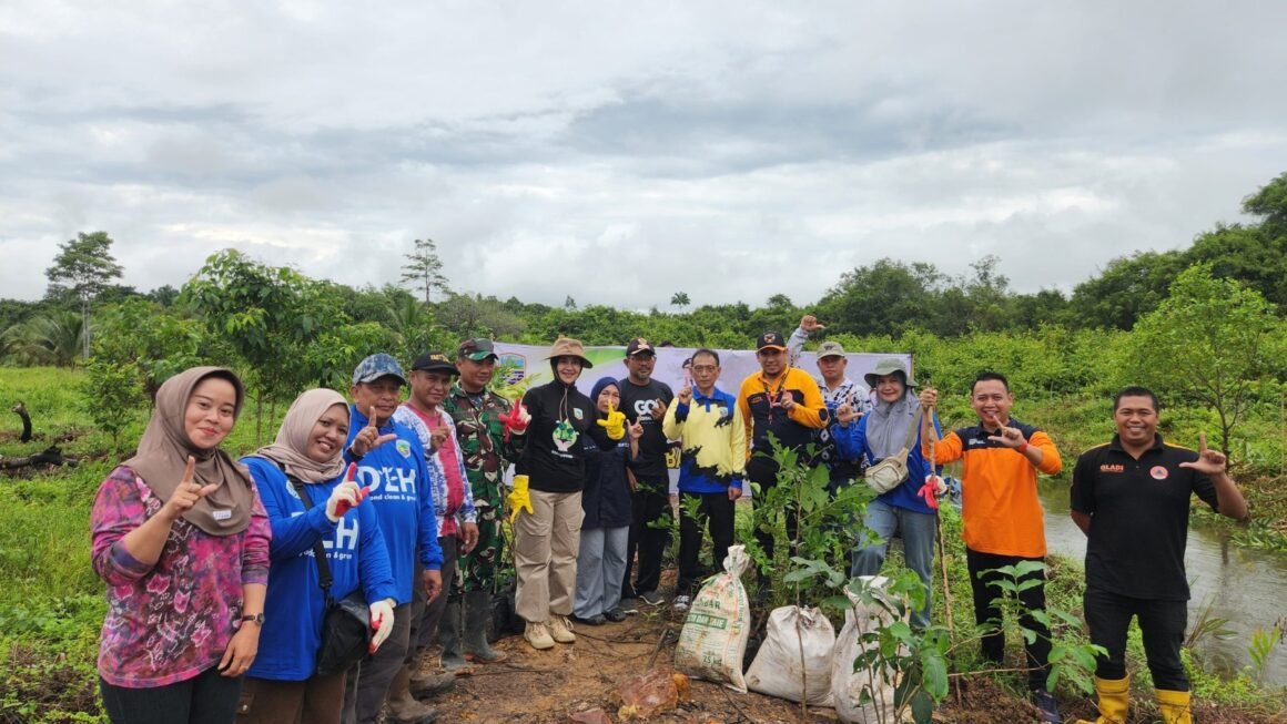 Kolaborasi BPBD dan DLH Kotabaru Perkuat Ketangguhan Lingkungan di Desa Sungup Kanan