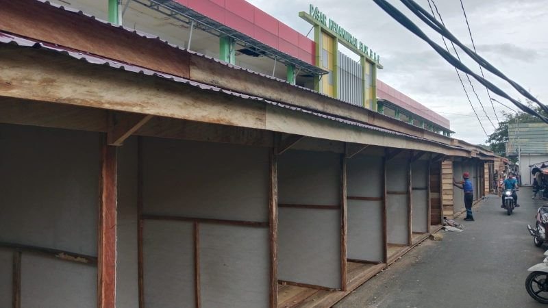 ⁠Disperindag Kotabaru Bangun 134 Kios Sementara untuk Pedagang Terdampak Kebakaran