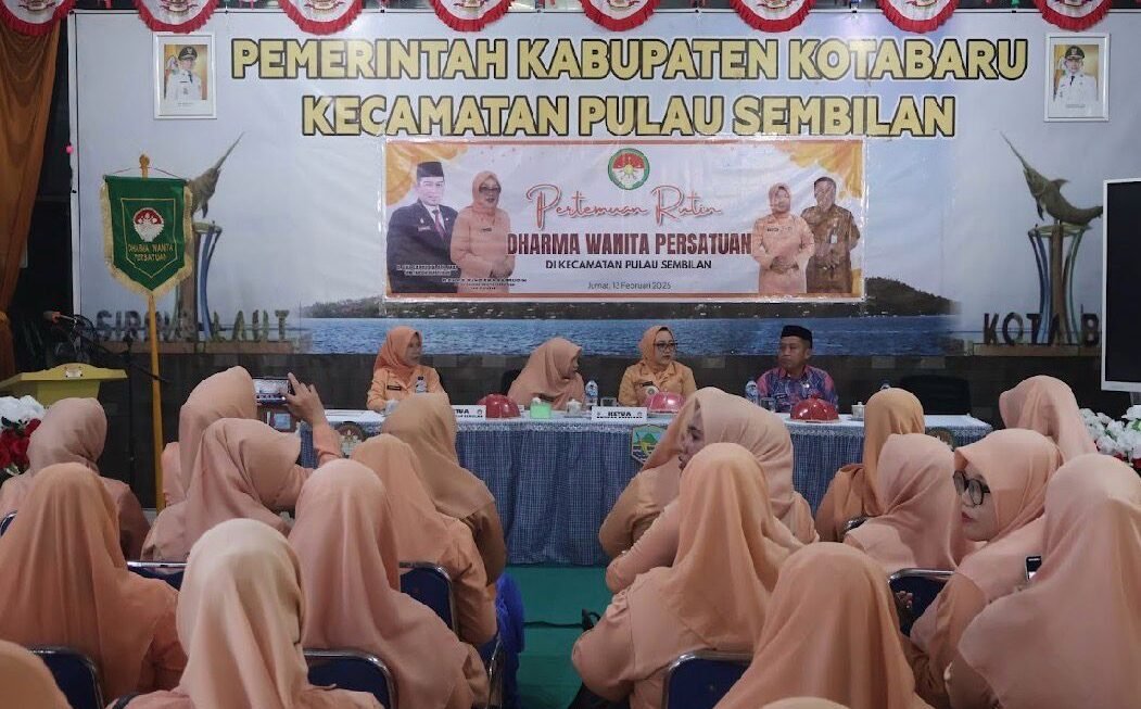 Ketua DWP Kotabaru Kunjungi Pulau Sembilan, Perkuat Soliditas dan Salurkan Santunan