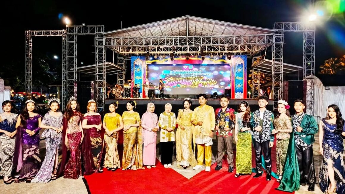 Uji Kompetensi Berbasis Industri, Siswa SMKN 1 Kotabaru Tampilkan Kebaya Modern