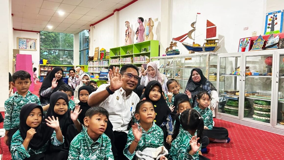 Dispersip Kotabaru Perkuat Budaya Literasi Anak Lewat Kunjungan Edukatif