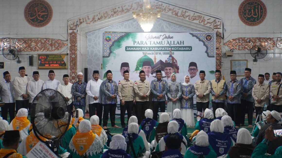 Jamaah Haji Kotabaru Dilepas Penuh Haru di Masjid Agung Husnul Khotimah