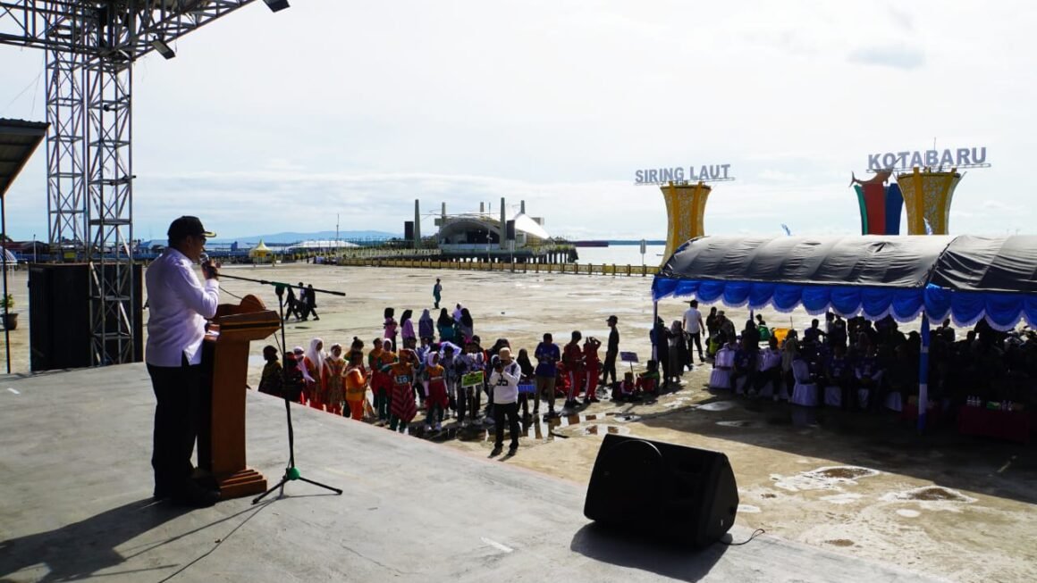 Hari Jadi Kotabaru Semarak, Ribuan Peserta Ramaikan Olahraga Tradisional di Siring Laut