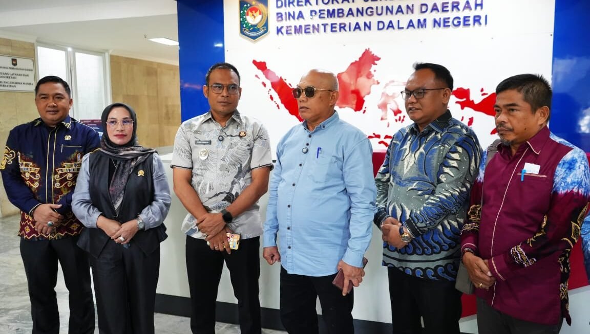 Atasi Krisis Air, Bupati Muhammad Rusli Perjuangkan Proyek Embung Seratak ke Kemendagri